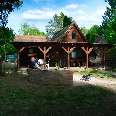 Paulanyi's Island Heart Of Woods, Szentendre Island بيت للعطل